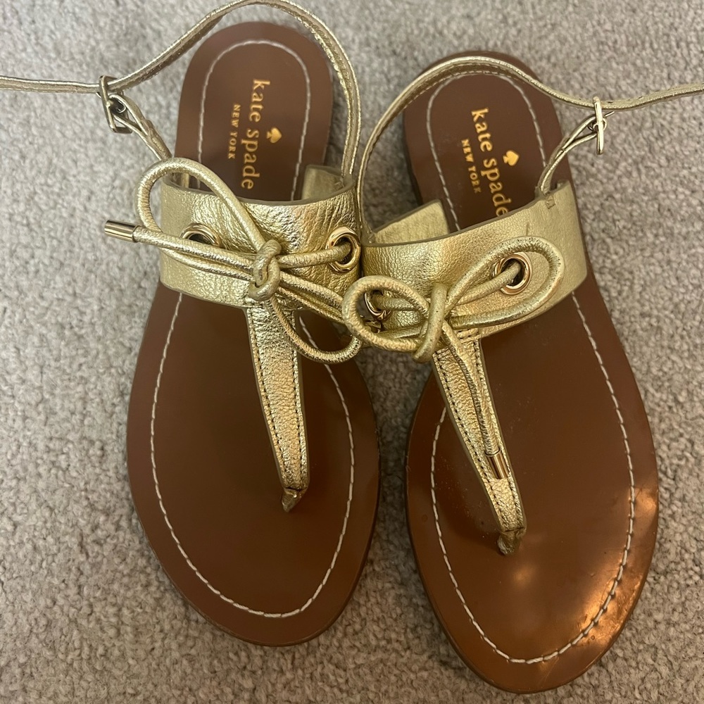 Kate Spade Carolina Bow Sling Back Metallic Gold Leather Flat Thong Sand…
